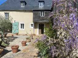 Magnificent 17C Ensemble with Family Home and Guest Cottage